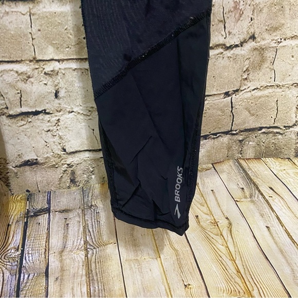 Brooks Black Lightweight Capri Running Athletic Pants - Picture 2 of 4